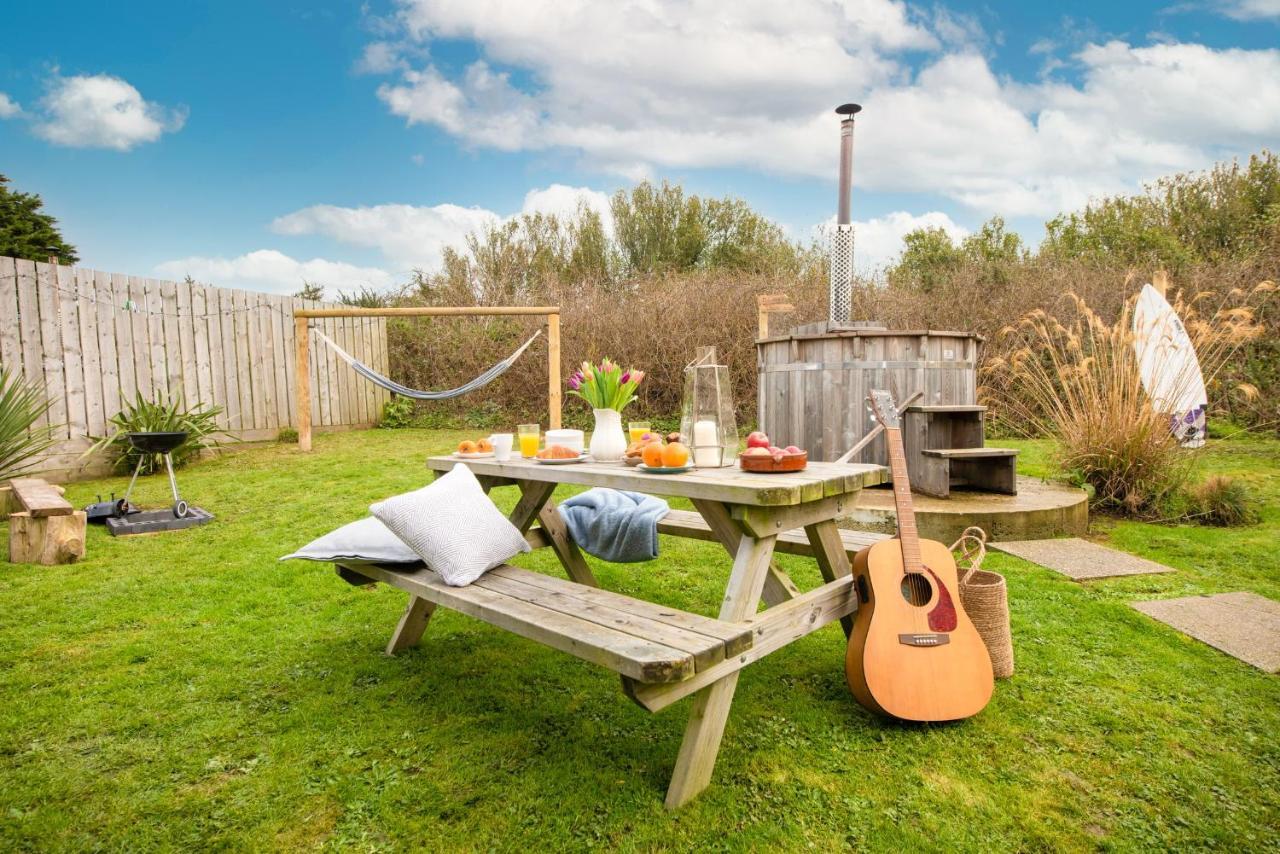 Wheal Prosper- Beautifully Fitted Wooden Lodge Helston Cornwall エクステリア 写真